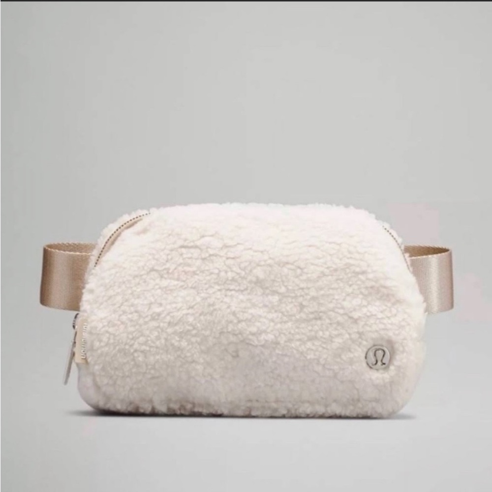 NWT Lululemon Everywhere Belt Bag 1L Fleece in Natural Ivory/Trench